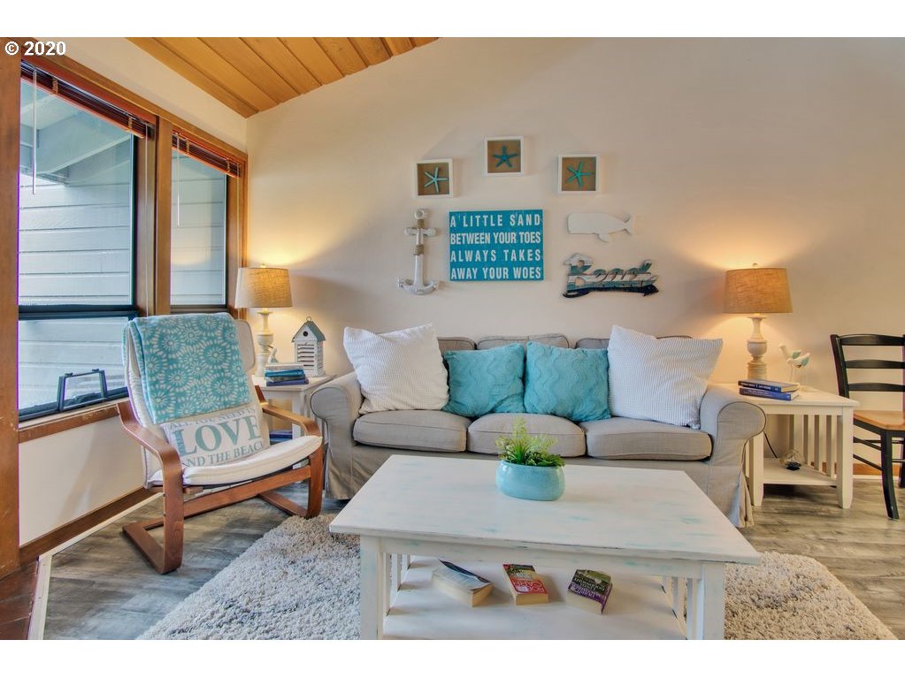 94304 Wedderburn Loop, Unit 448 Gold Beach, OR 97444 - Photo 5 of 27