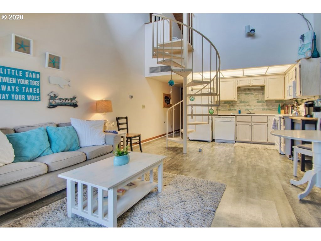 94304 Wedderburn Loop, Unit 448 Gold Beach, OR 97444 - Photo 6 of 27