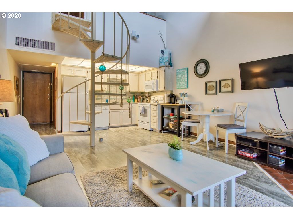 94304 Wedderburn Loop, Unit 448 Gold Beach, OR 97444 - Photo 8 of 27