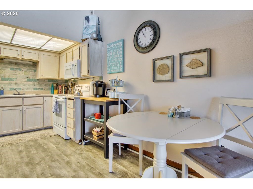 94304 Wedderburn Loop, Unit 448 Gold Beach, OR 97444 - Photo 9 of 27