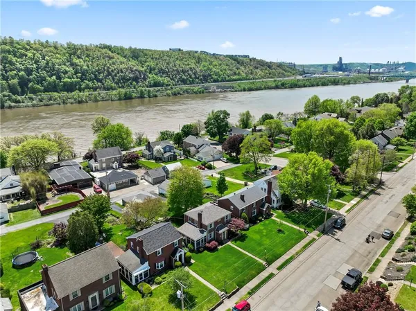 an aerial view of a house with outdoor space and lake view