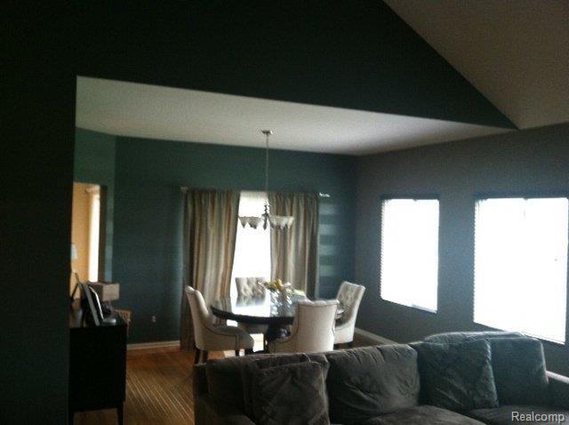 3232 Wren Lane Rochester, MI 48309 - Photo 3 of 10 3.JPG