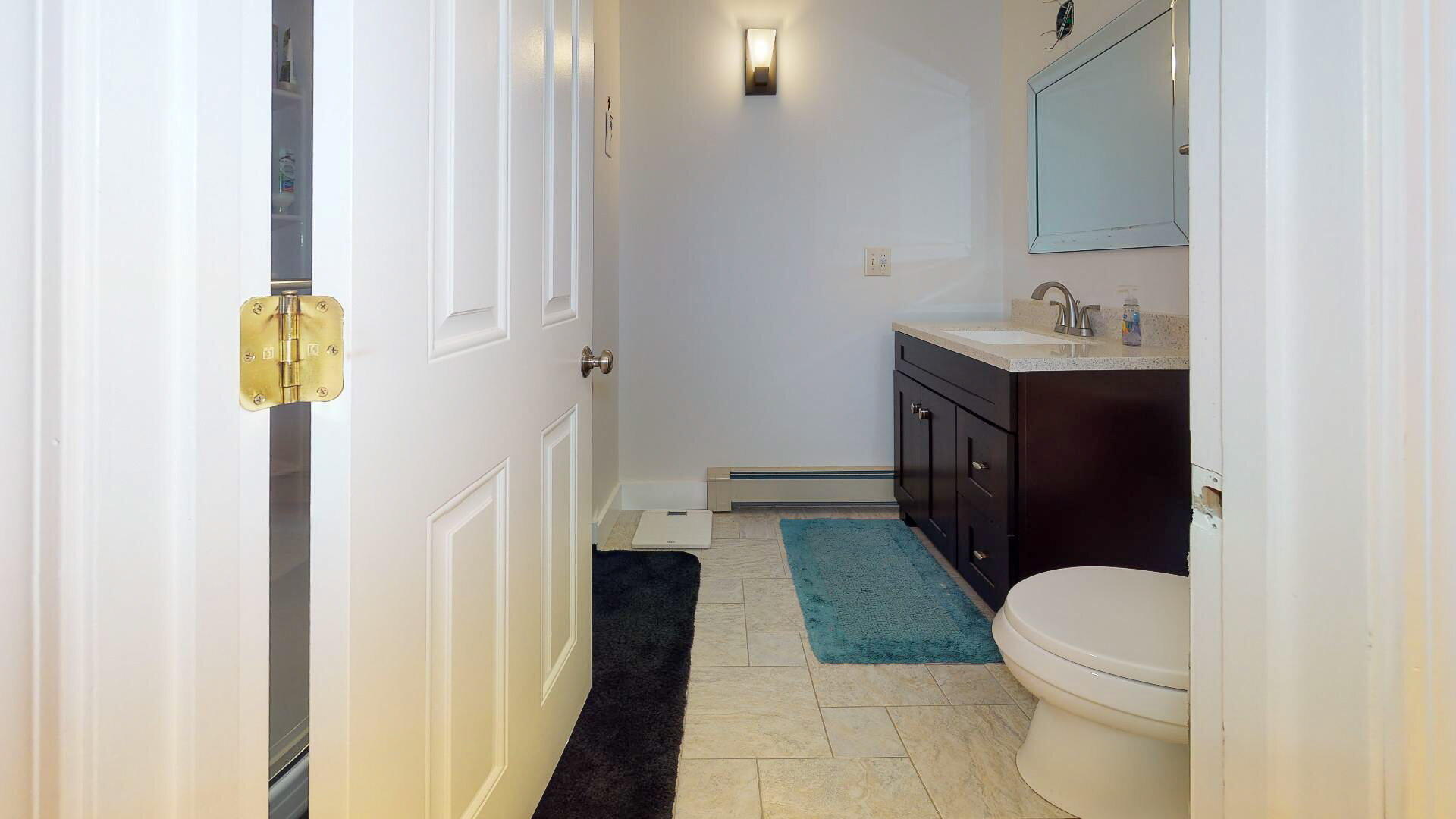 1133 Highway 32 Round Pond, ME 04564 - Photo 25 of 38 Primary bathroom