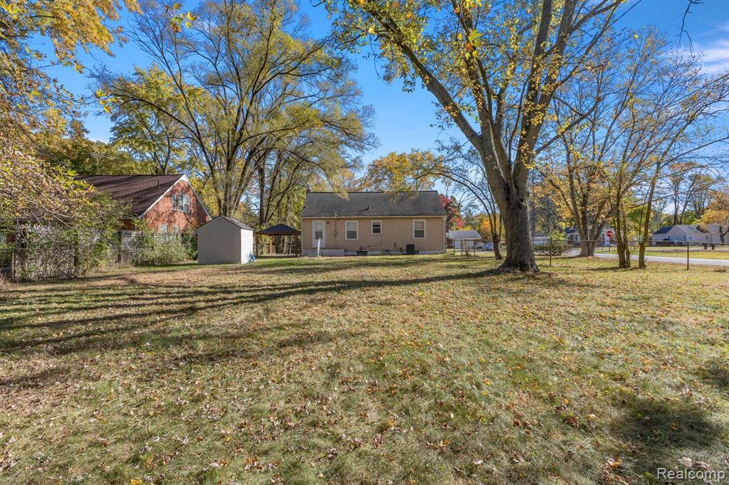 21475 Stahelin Road Southfield, MI 48075 - Photo 35 of 36