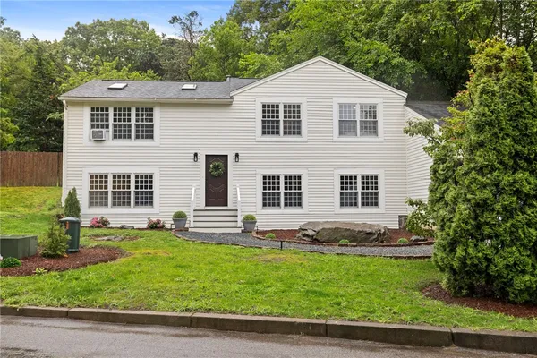 $590,000 | 40 Poppy Place, Warwick, RI 02886