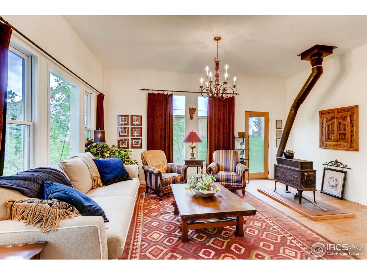 9760 Isabelle Road Lafayette, CO 80026 - Photo 28 of 40 a living room with furniture a chandelier and a large window