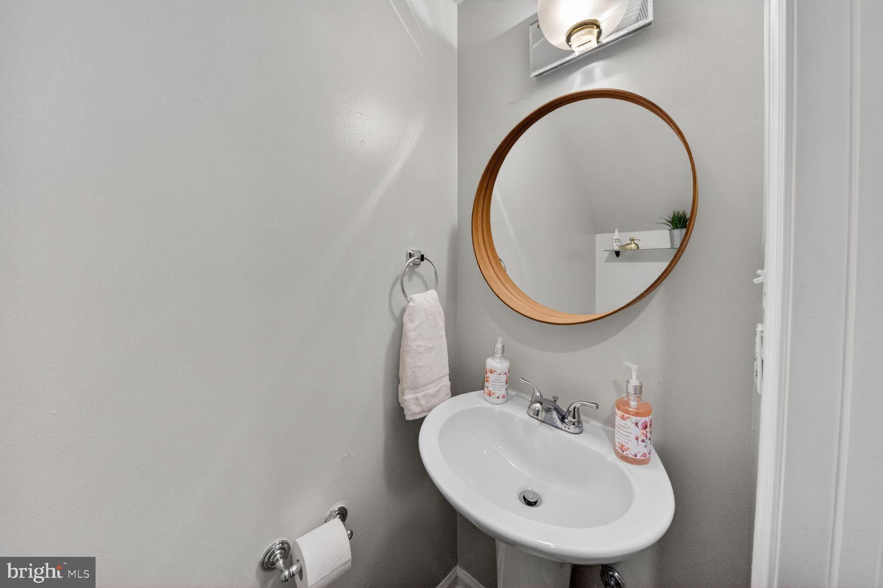 46 Florida Avenue Northwest Washington, DC 20001 - Photo 12 of 40 Half-bath with modern accents.