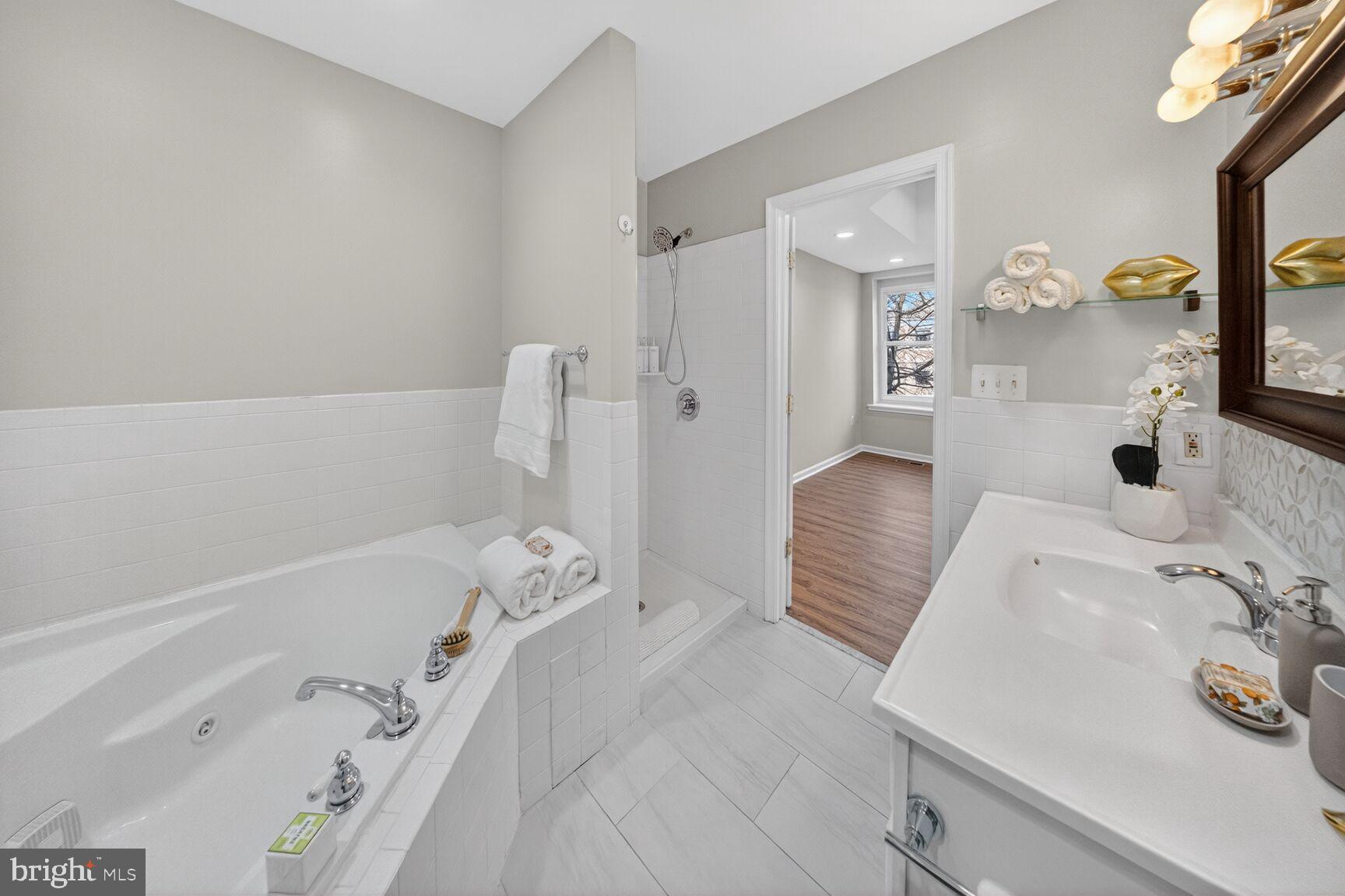 46 Florida Avenue Northwest Washington, DC 20001 - Photo 21 of 40 Primary bathroom with large soaking tub.
