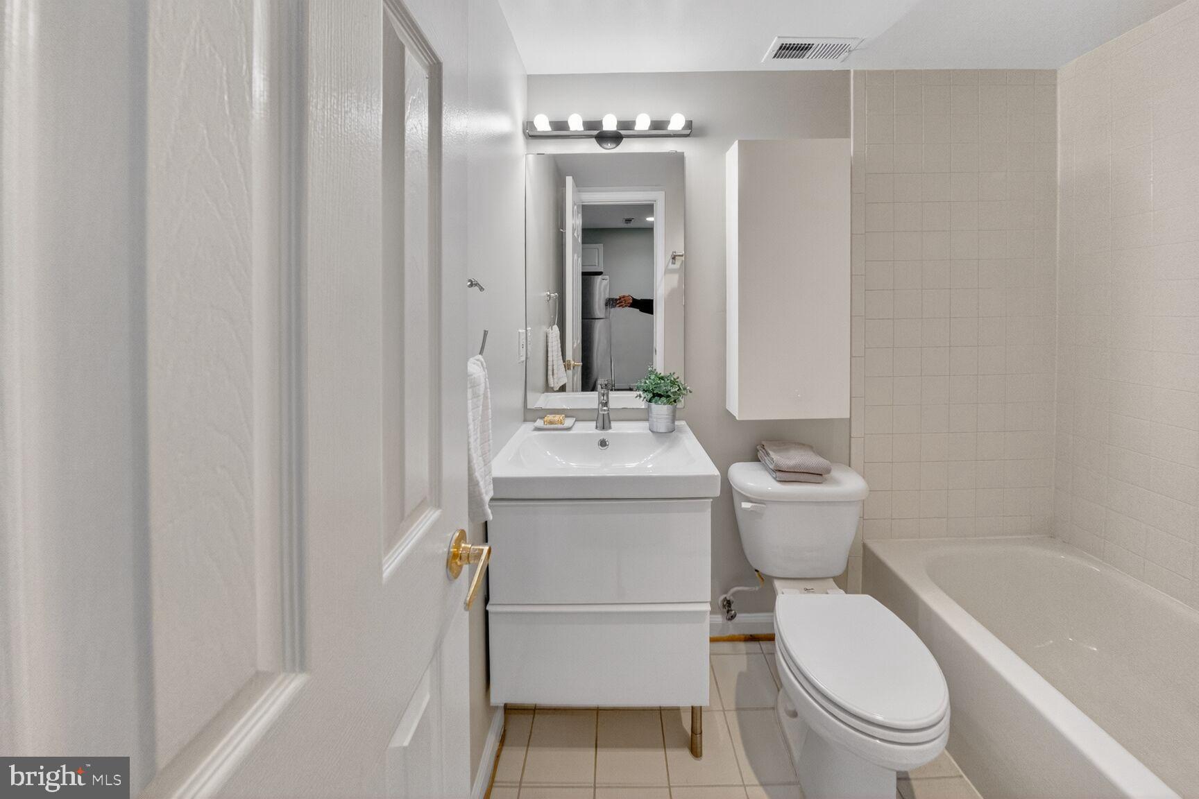 46 Florida Avenue Northwest Washington, DC 20001 - Photo 35 of 40 Lower-level bathroom