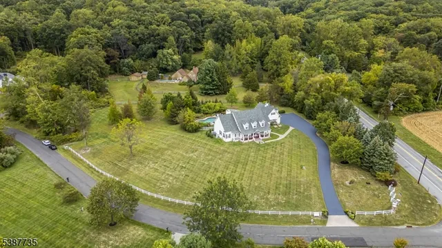 $1,475,000 | 2 Glencree Lane, Lebanon, NJ 08833