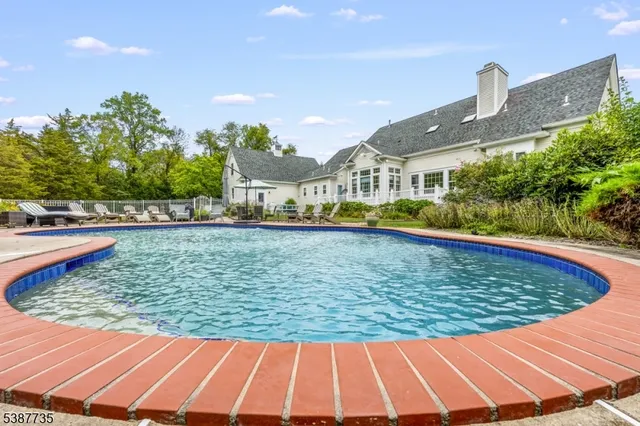 $1,475,000 | 2 Glencree Lane, Lebanon, NJ 08833