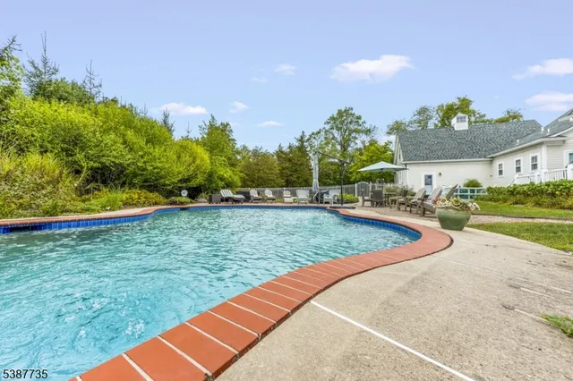 $1,475,000 | 2 Glencree Lane, Lebanon, NJ 08833