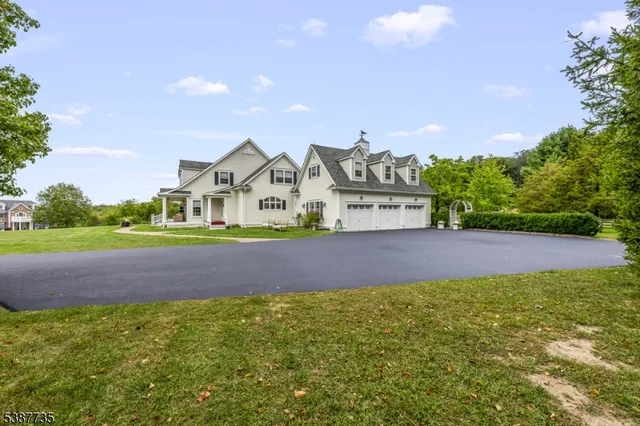 $1,475,000 | 2 Glencree Lane, Lebanon, NJ 08833