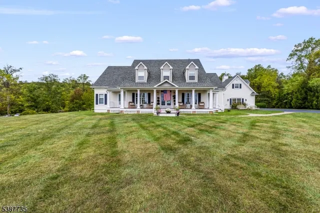 $1,475,000 | 2 Glencree Lane, Lebanon, NJ 08833