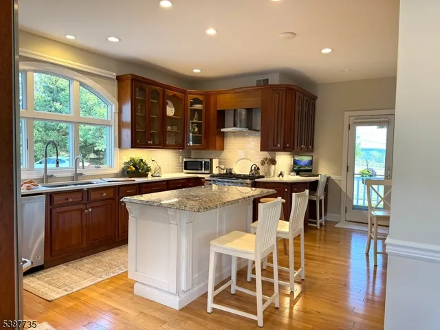 $1,475,000 | 2 Glencree Lane, Lebanon, NJ 08833