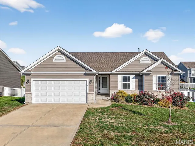 $325,000 | 105 Austin Oaks Drive, Moscow Mills, MO 63362