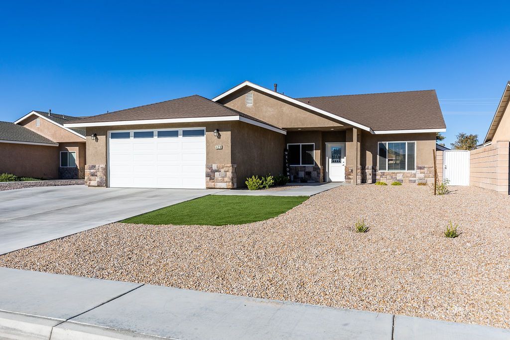 429 Randall Street Ridgecrest, CA 93555 - Photo 2 of 36 Gallery Image 2
