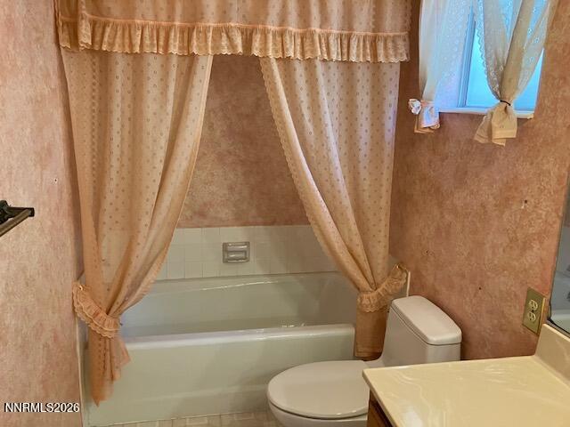 840 Meadow Springs Drive Reno, NV 89509 - Photo 13 of 23 a bathroom with a toilet and a bathtub