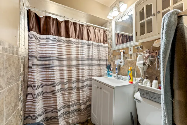 $2,500 | 253 East Grand Avenue, Franklin Park, IL 60164