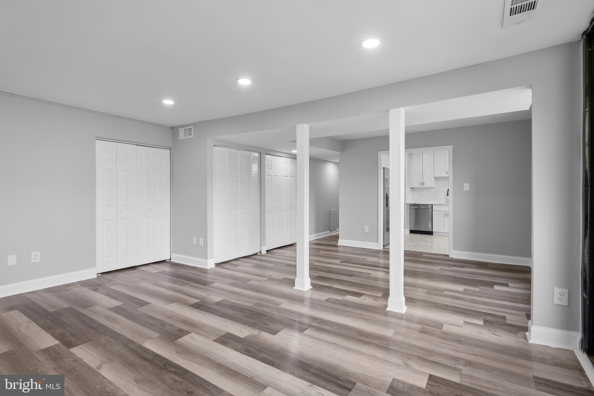 7975 Riggs Road, Unit 5 Hyattsville, MD 20783 - Photo 10 of 36 Living / Dining Room
