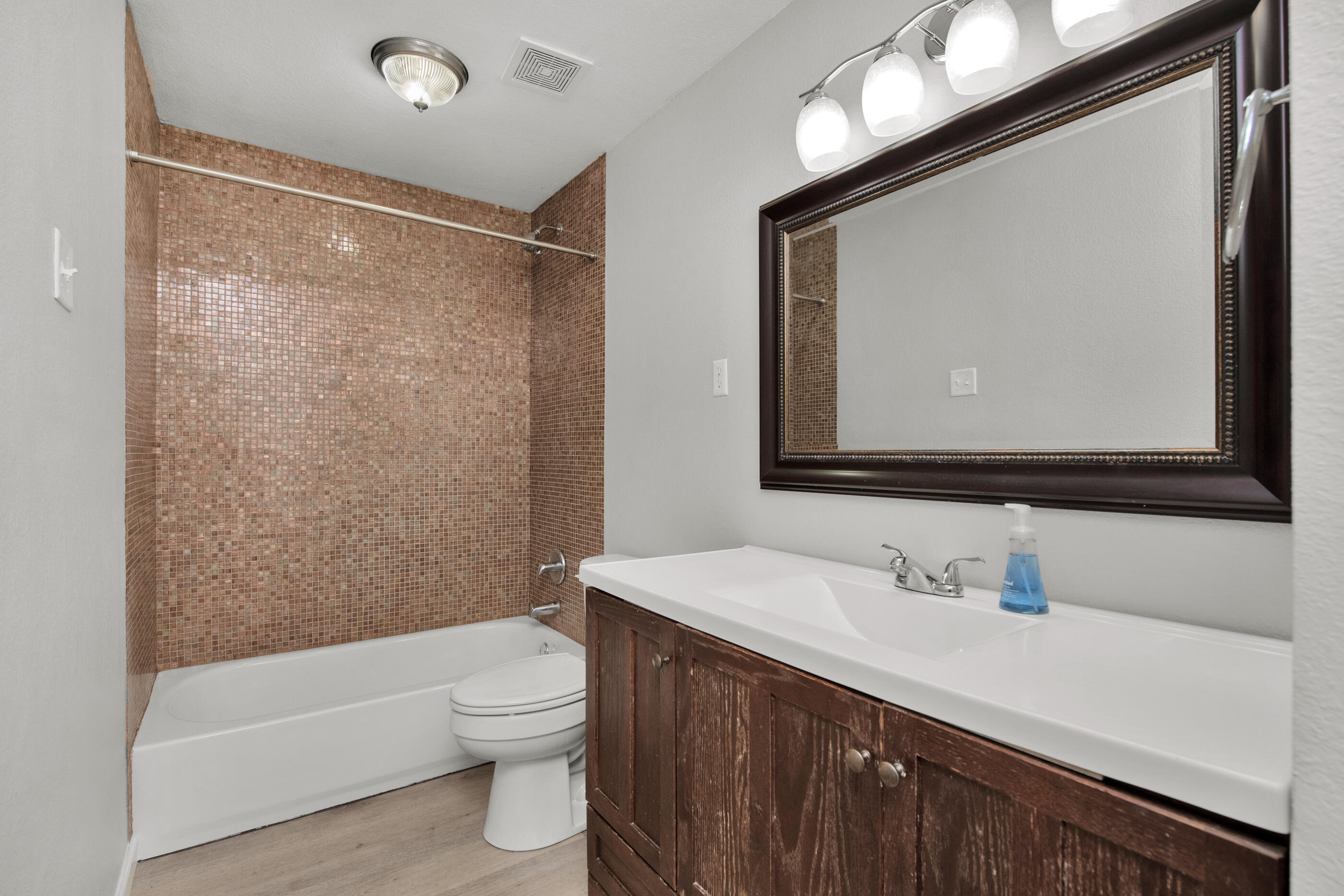 5860 Phillip Road Crestview, FL 32539 - Photo 17 of 38 Bathroom 1