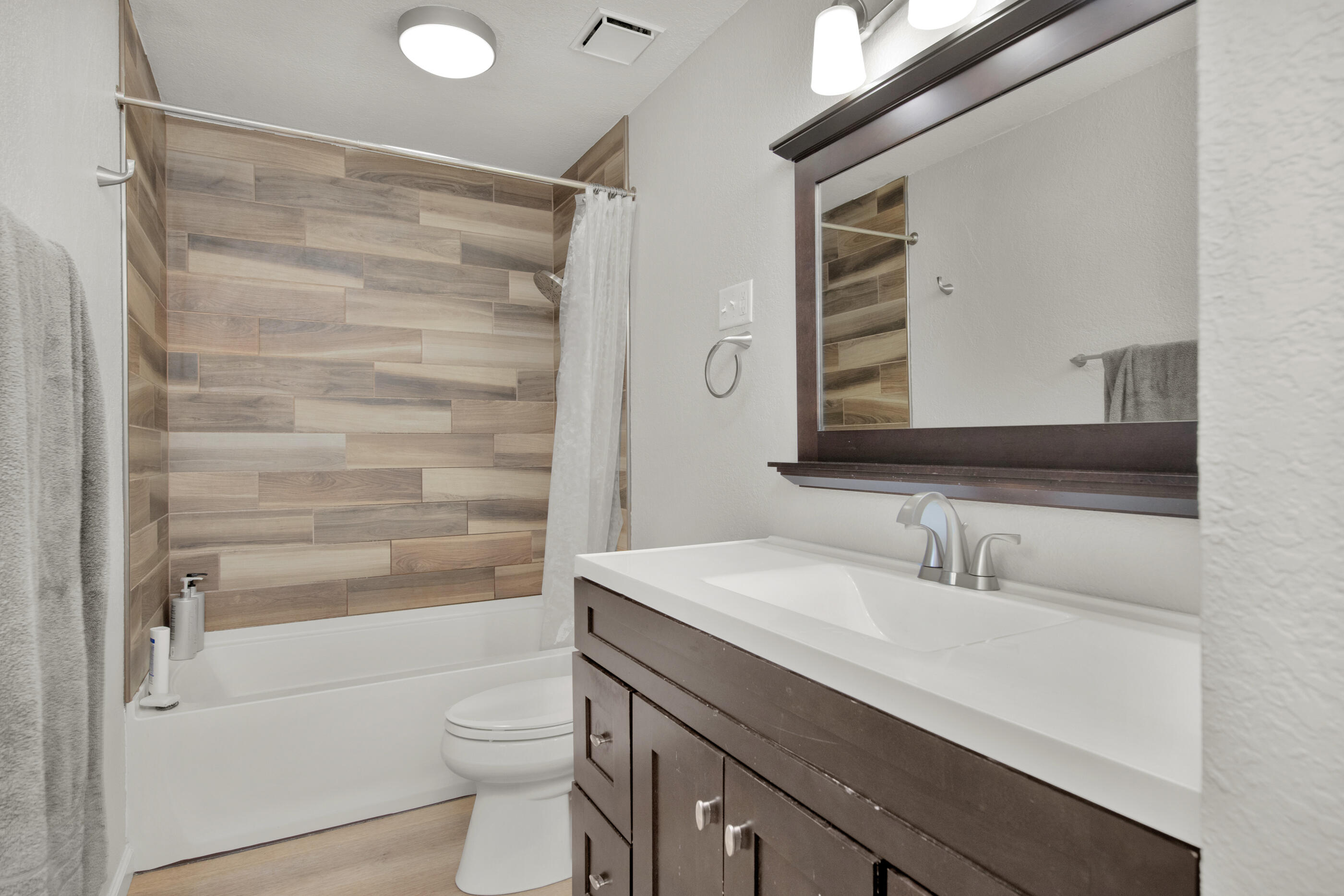 5860 Phillip Road Crestview, FL 32539 - Photo 20 of 38 Bathroom 2