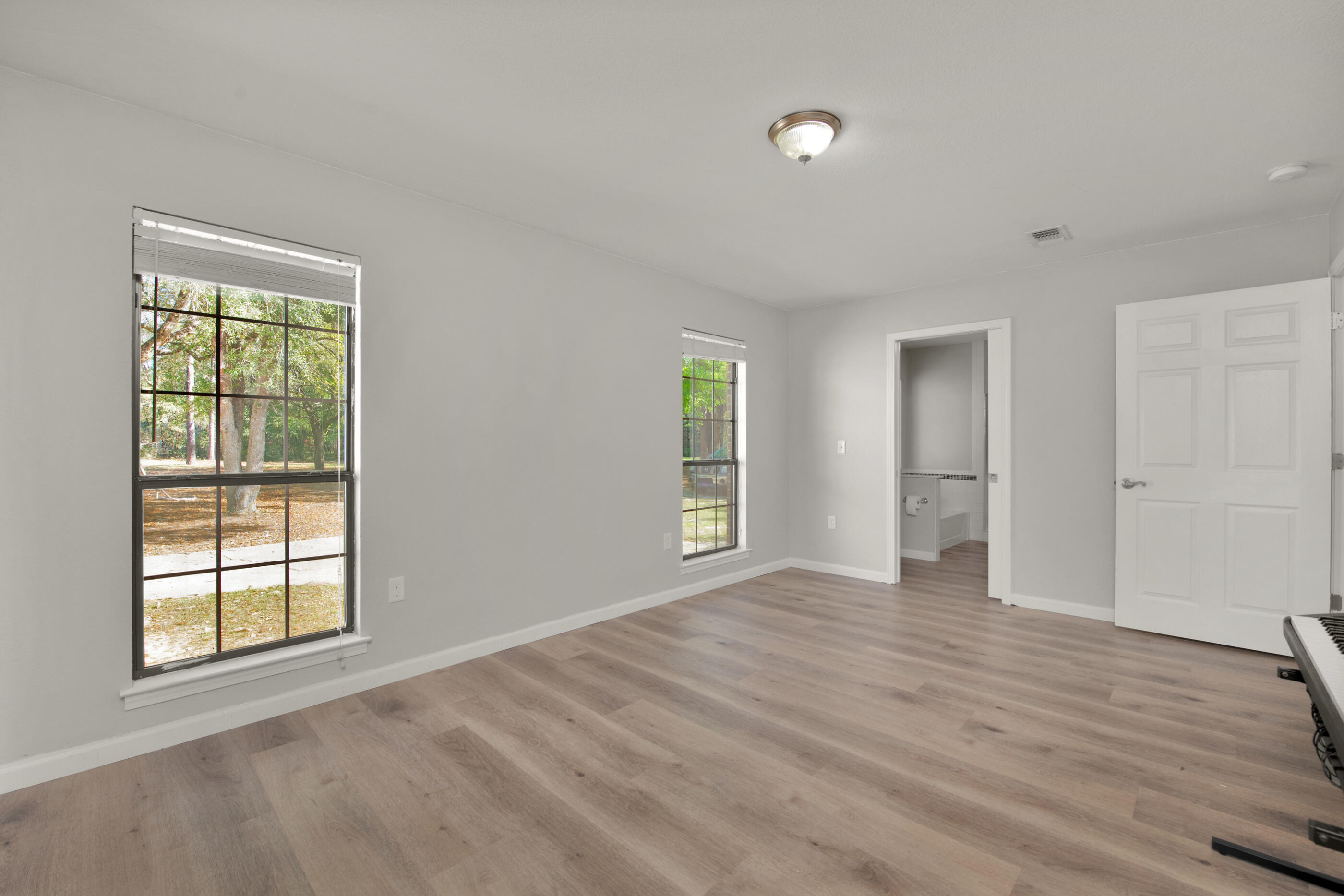 5860 Phillip Road Crestview, FL 32539 - Photo 22 of 38 Primary Bedroom
