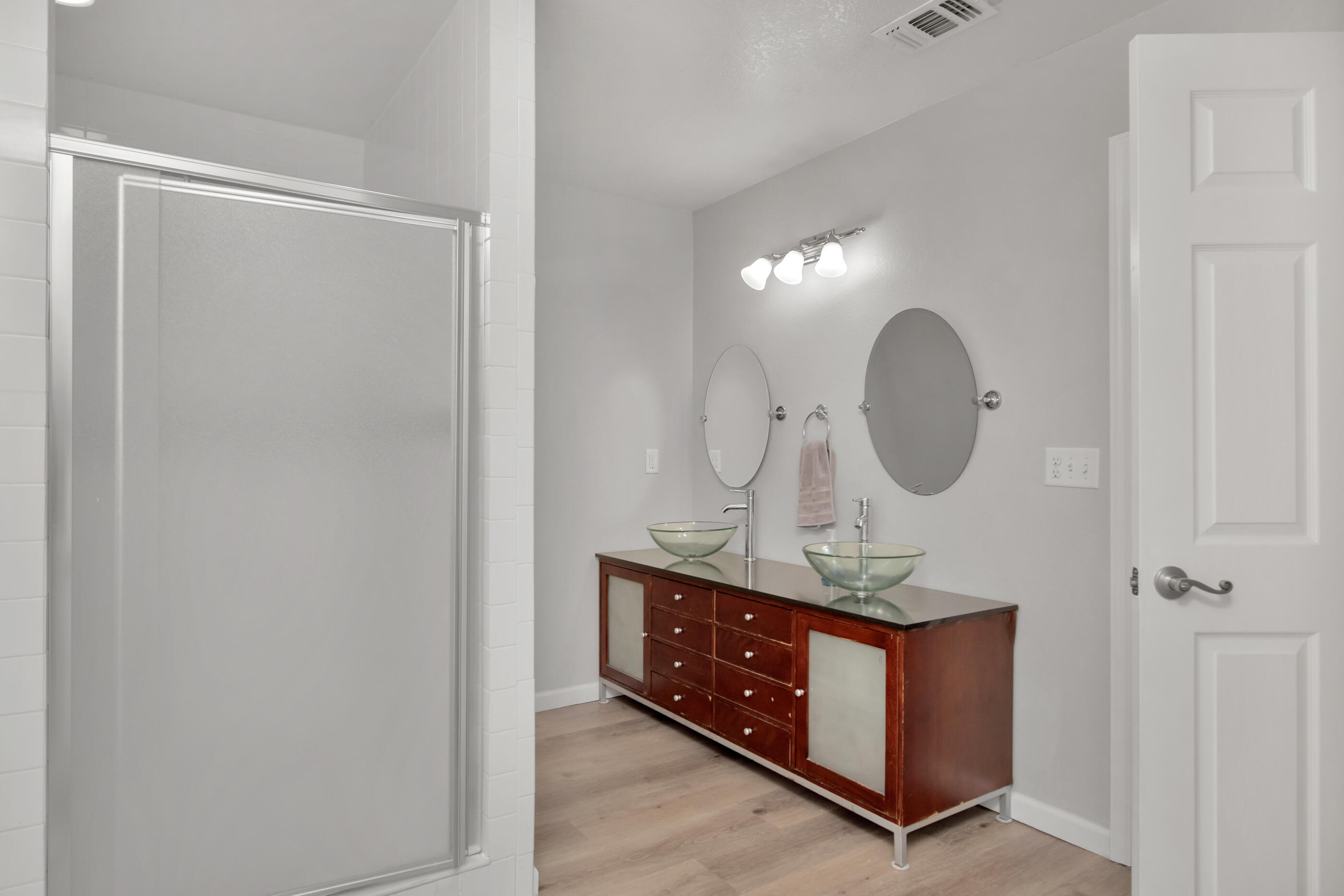 5860 Phillip Road Crestview, FL 32539 - Photo 25 of 38 Primary Bathroom