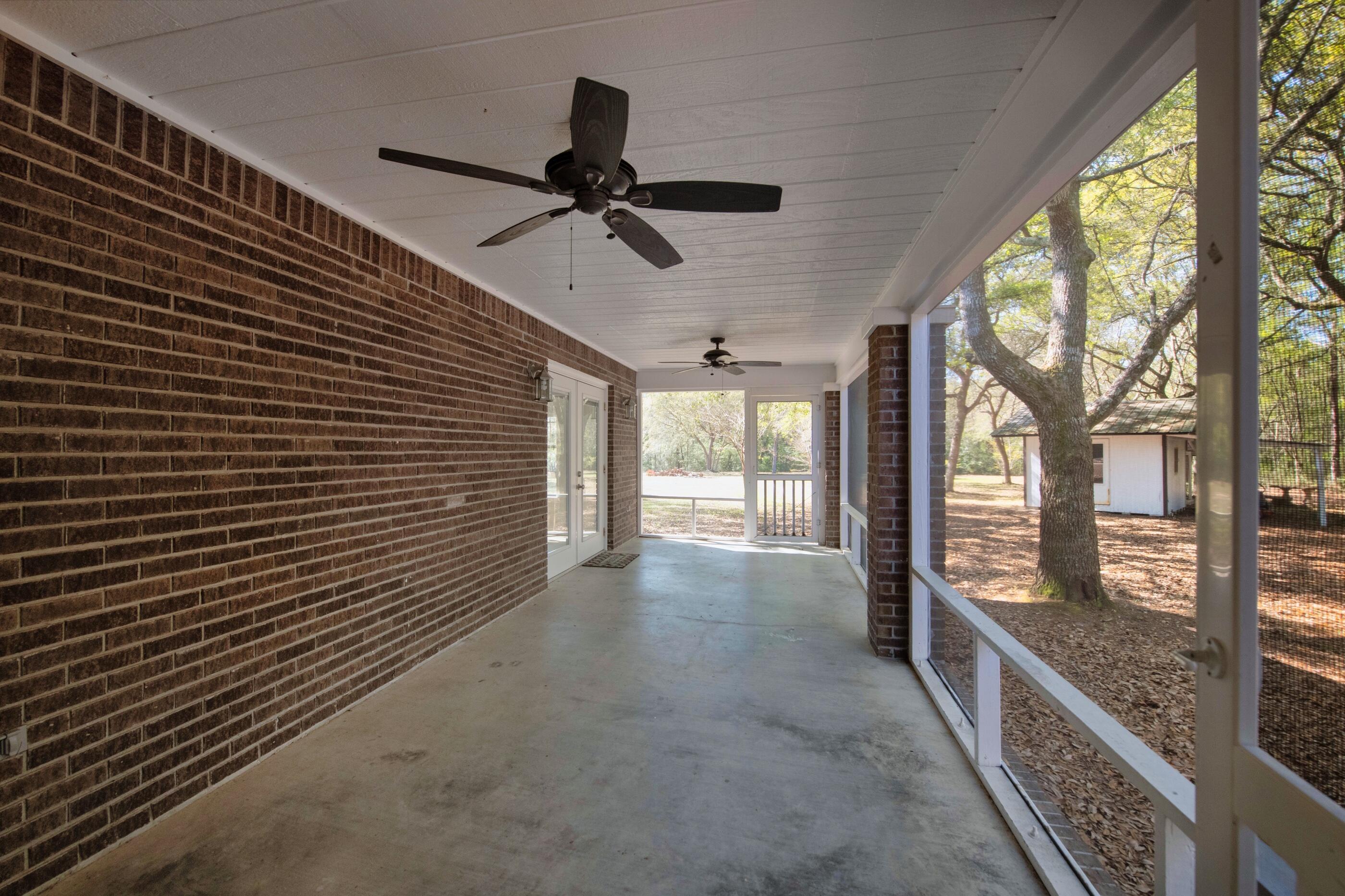 5860 Phillip Road Crestview, FL 32539 - Photo 33 of 38 Back patio