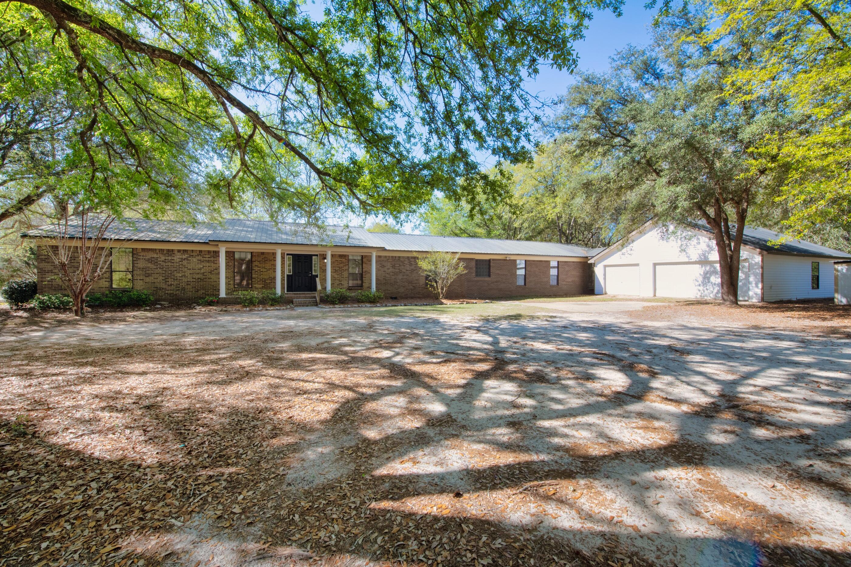 5860 Phillip Road Crestview, FL 32539 - Photo 5 of 38 Front Exterior
