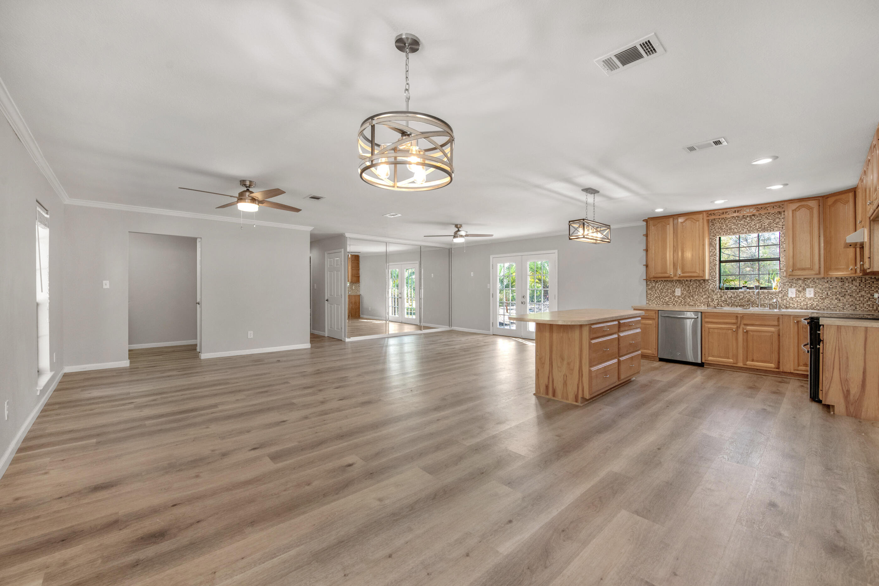 5860 Phillip Road Crestview, FL 32539 - Photo 7 of 38 living & Kitchen area