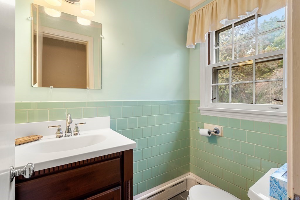 22 Arrowhead Road Marblehead, MA 01945 - Photo 16 of 34 a bathroom with a sink a toilet and a mirror