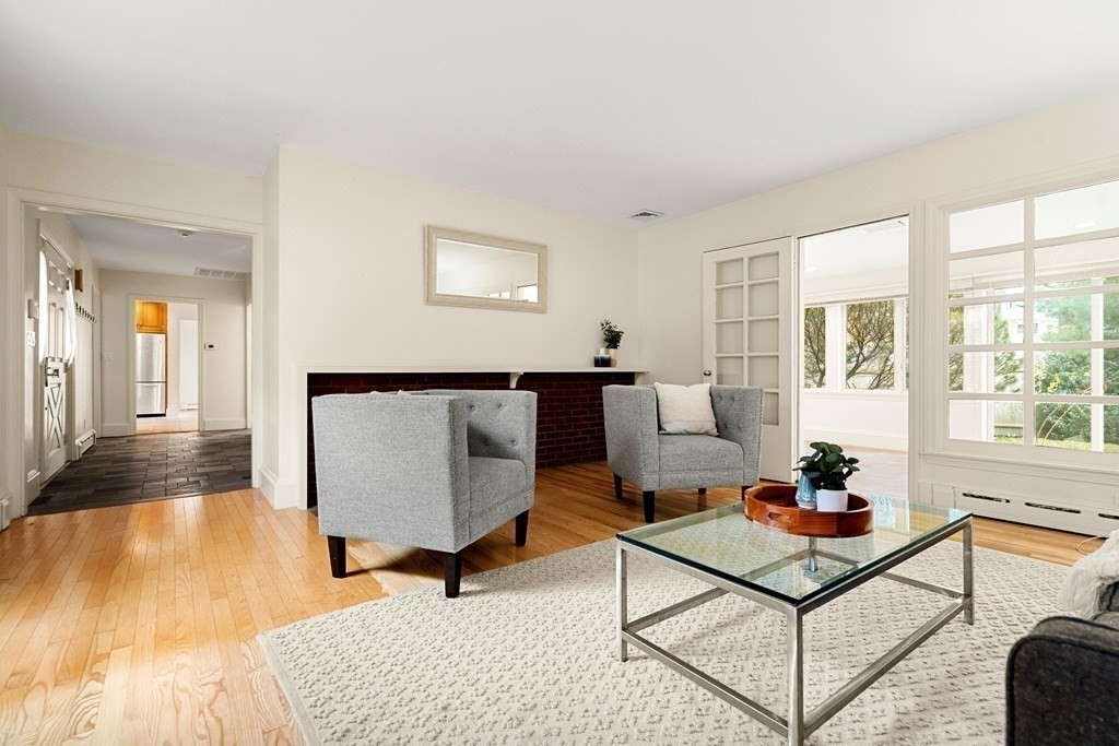 22 Arrowhead Road Marblehead, MA 01945 - Photo 5 of 34 a living room with furniture and a rug