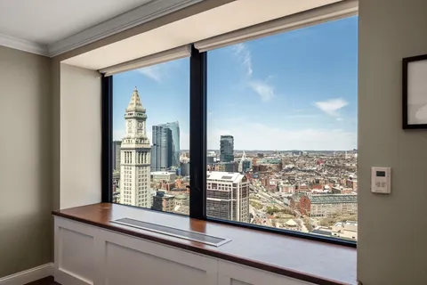 $1,095,000 | 65 East India Row, Unit 33C, Boston, MA 02110