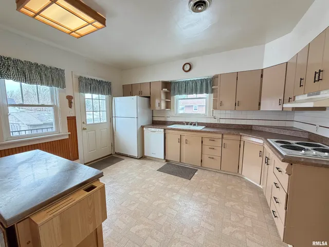 $120,000 | 486 Lombard Street, Galesburg, IL 61401