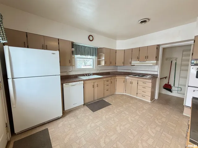 $120,000 | 486 Lombard Street, Galesburg, IL 61401