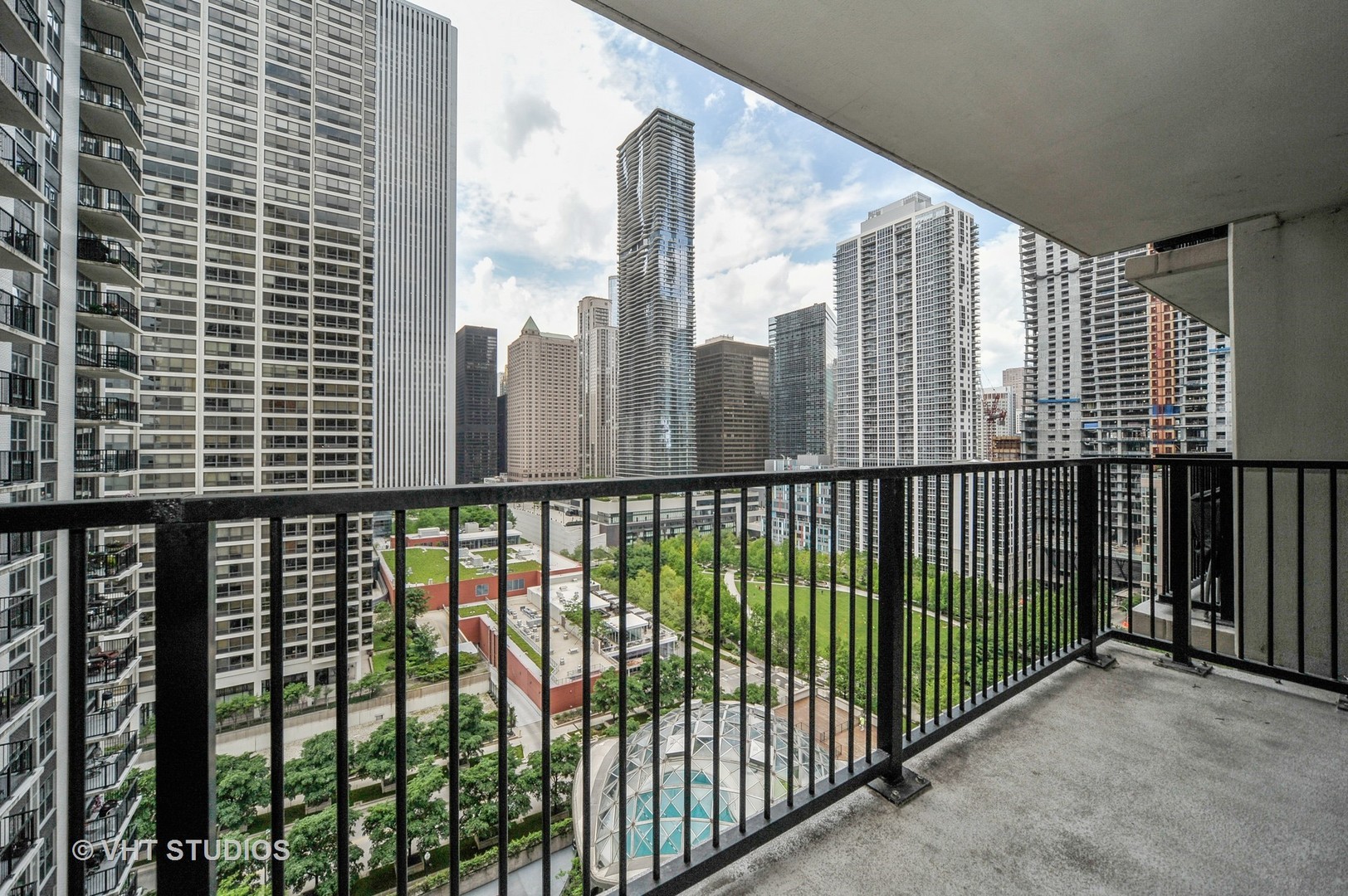 400 East Randolph Street, Unit 1924 Chicago, IL 60601 - Photo 9 of 18 a view of a balcony