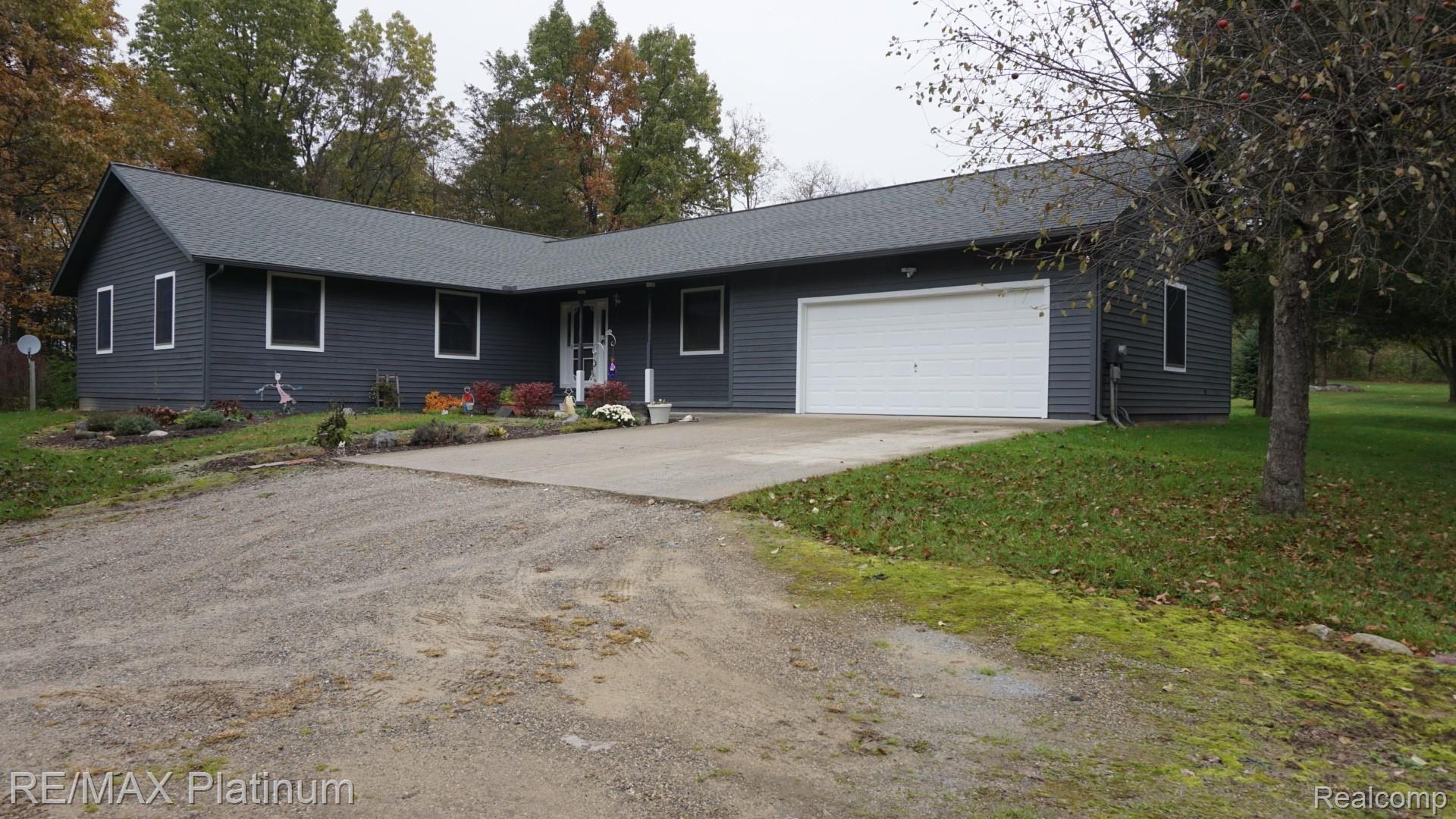 8284 Turner Road Fenton, MI 48430 - Photo 6 of 23 6.JPG