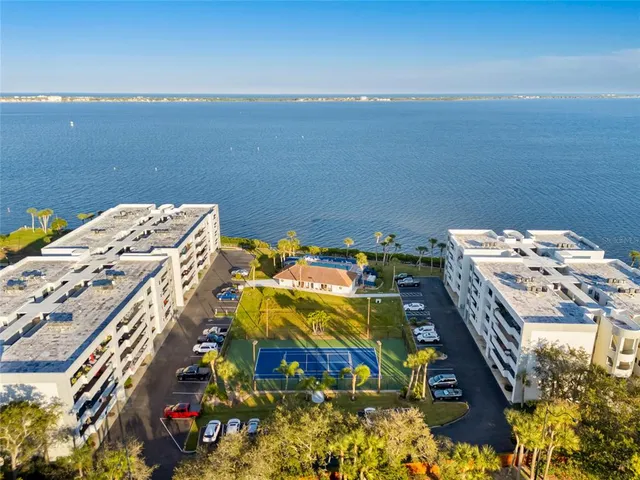 a view of an outdoor space