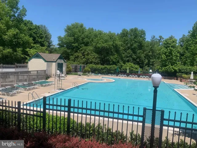 $450,000 | 5804 Inman Park Circle, Unit 340, Rockville, MD 20852