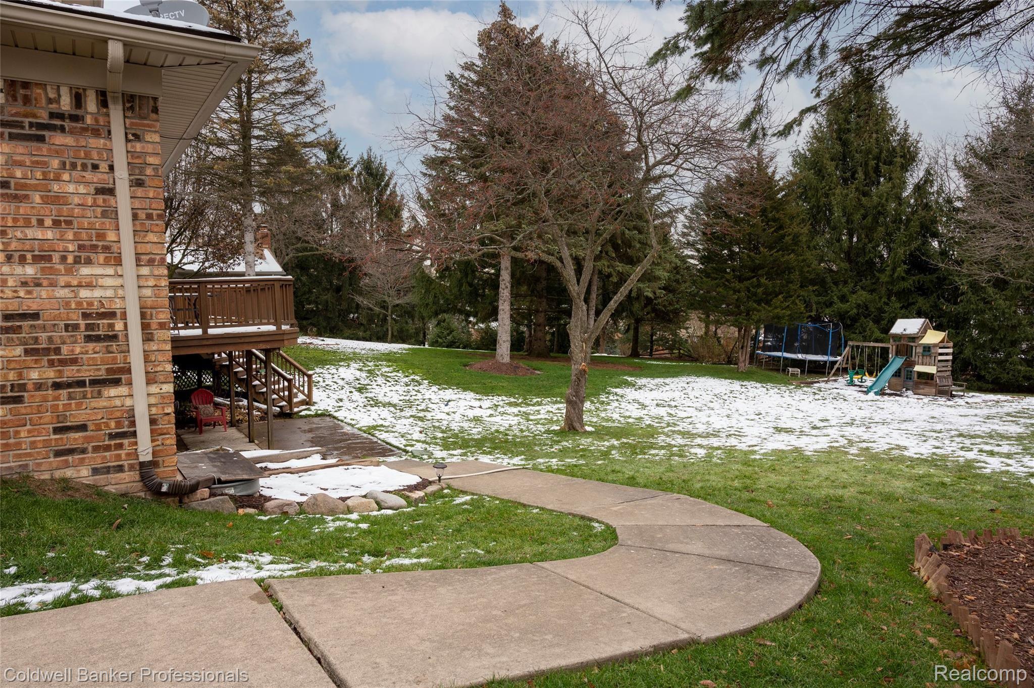 433 Lake Forest Road Rochester, MI 48309 - Photo 34 of 38 433 Lake Forest Rochester Hills0740 2.jpg