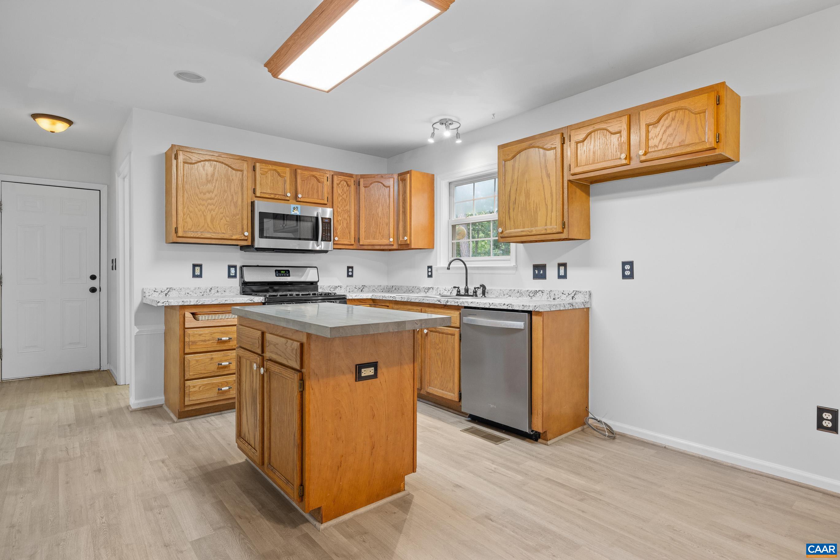 4 Xebec Road Palmyra, VA 22963 - Photo 8 of 41 Gallery Image 8