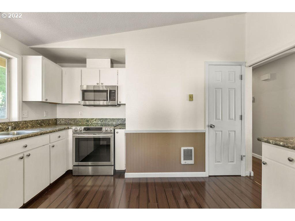 3813 R Circle Washougal, WA 98671 - Photo 11 of 32 Kitchen