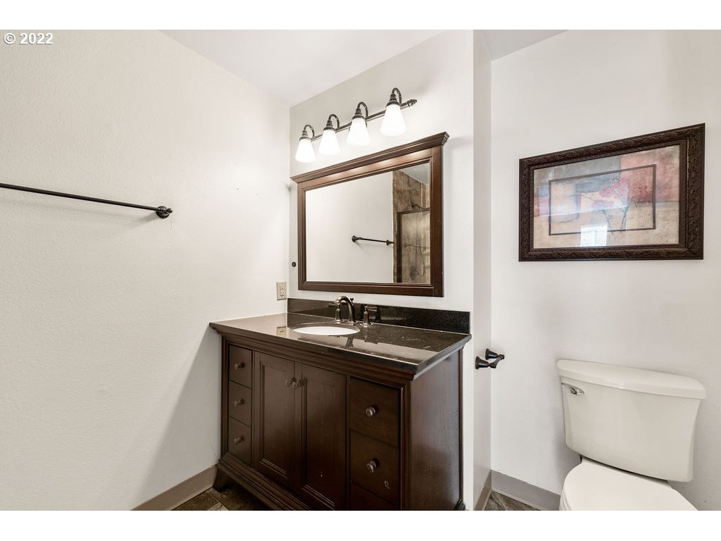 3813 R Circle Washougal, WA 98671 - Photo 24 of 32 Owner's Suite Bathroom