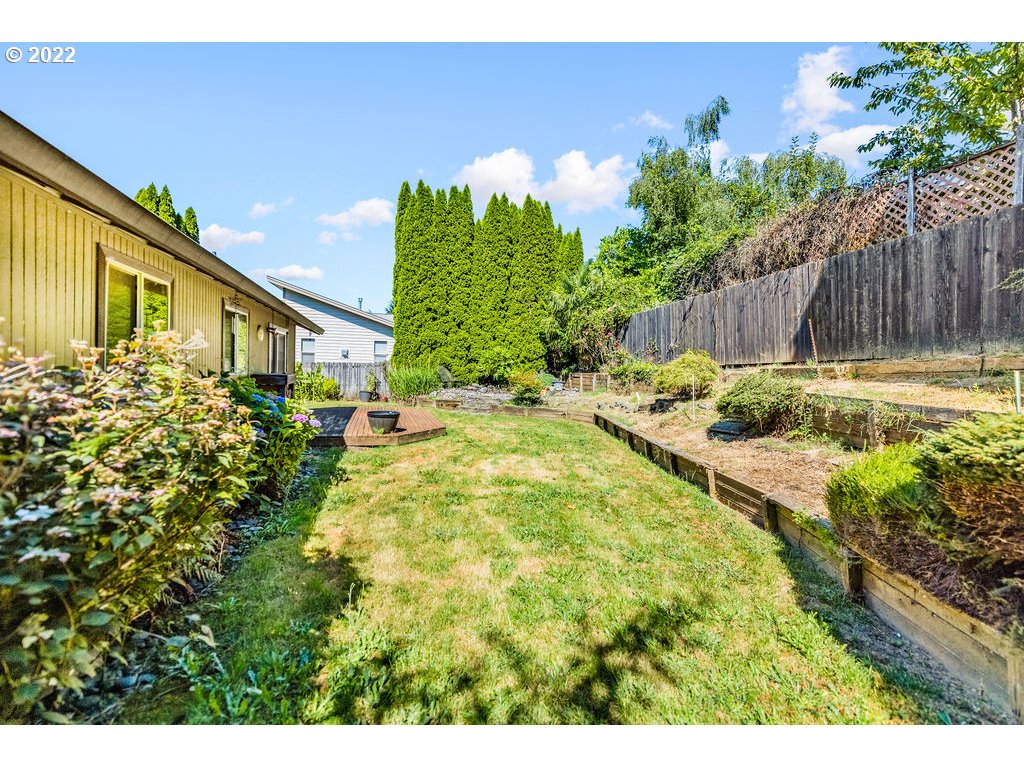3813 R Circle Washougal, WA 98671 - Photo 31 of 32 Backyard
