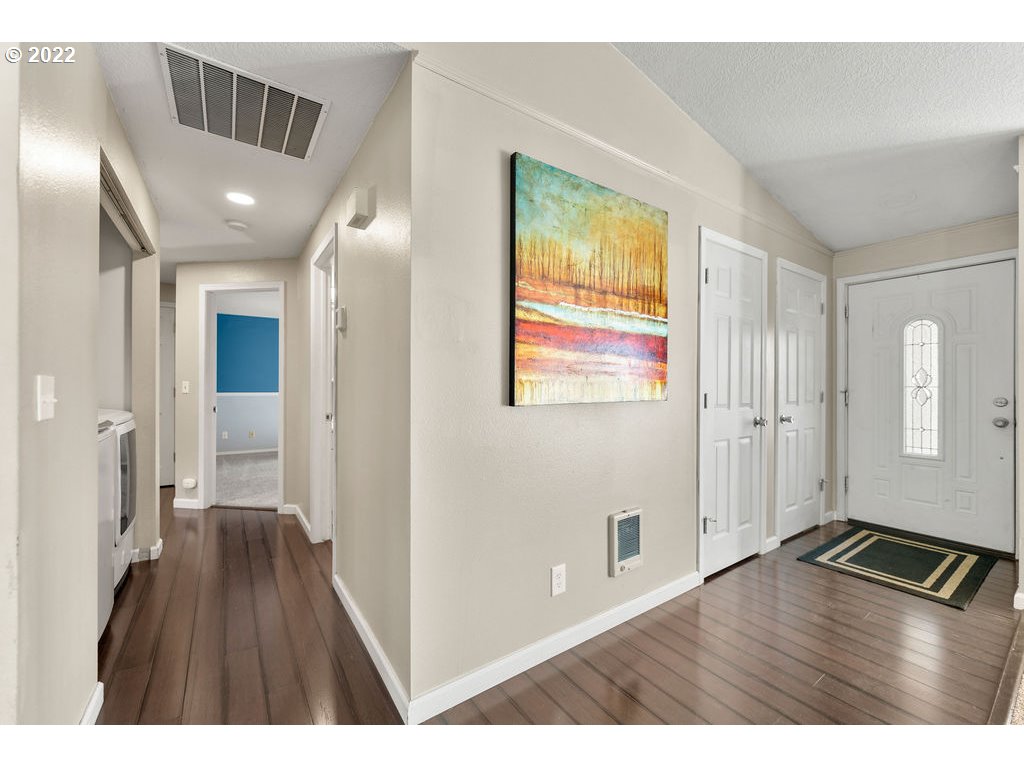 3813 R Circle Washougal, WA 98671 - Photo 9 of 32 Hallway