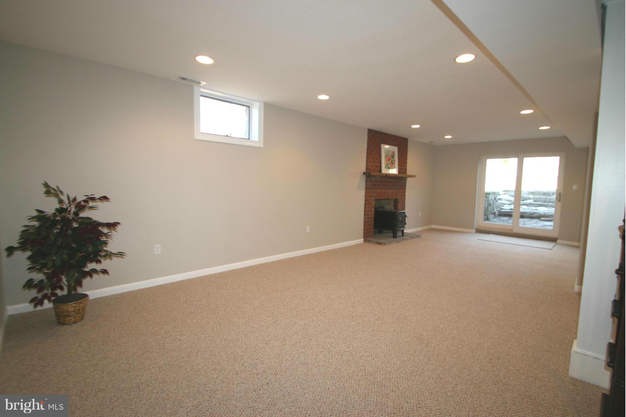 4321 Oaktree Road Rockville, MD 20853 - Photo 14 of 24 an empty room with windows and painted walls