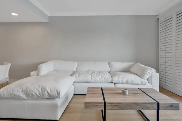 $9,000 | 876 Jeffery Street, Boca Raton, FL 33487