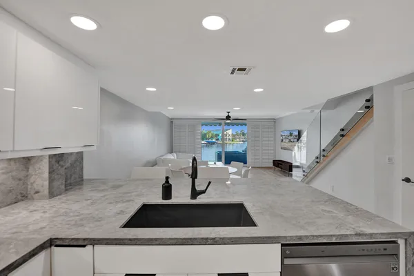 $9,000 | 876 Jeffery Street, Boca Raton, FL 33487