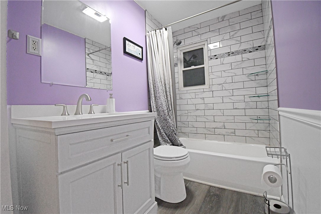 5518 North Ridge Road East Ashtabula, OH 44004 - Photo 6 of 17 Full bath main house